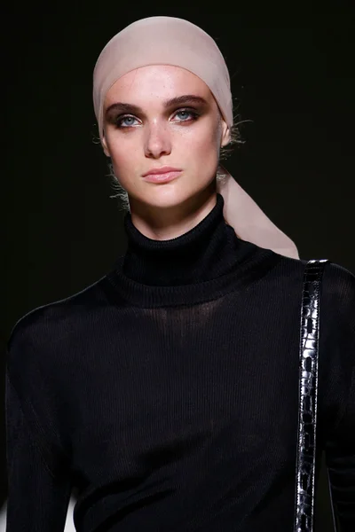 Look 32